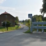 Zniszczona droga gminna, która ma być przebudowa.