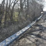 Wydrążony rów przy przebudowie drogi.