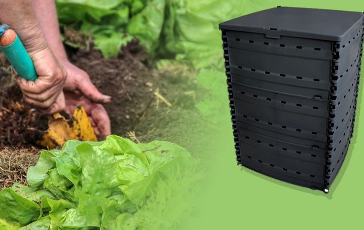 Grafika zdjęcie kompostownika i po prawej stronie w ręcełopatka i grzebie w ziemi.