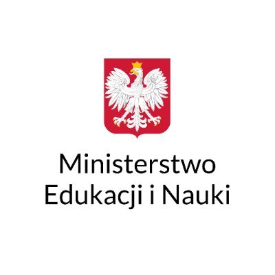 Na białym tle w czerwonym kwadracie ptak - orzeł w kolorze białym, ze złotą koroną. Poniżej napis czarny Ministerstwo Edukacji i Nauki.