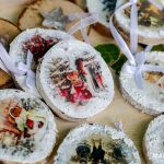 Kiermasz Świąteczny Brzozów 2021, obrazy na drewnie