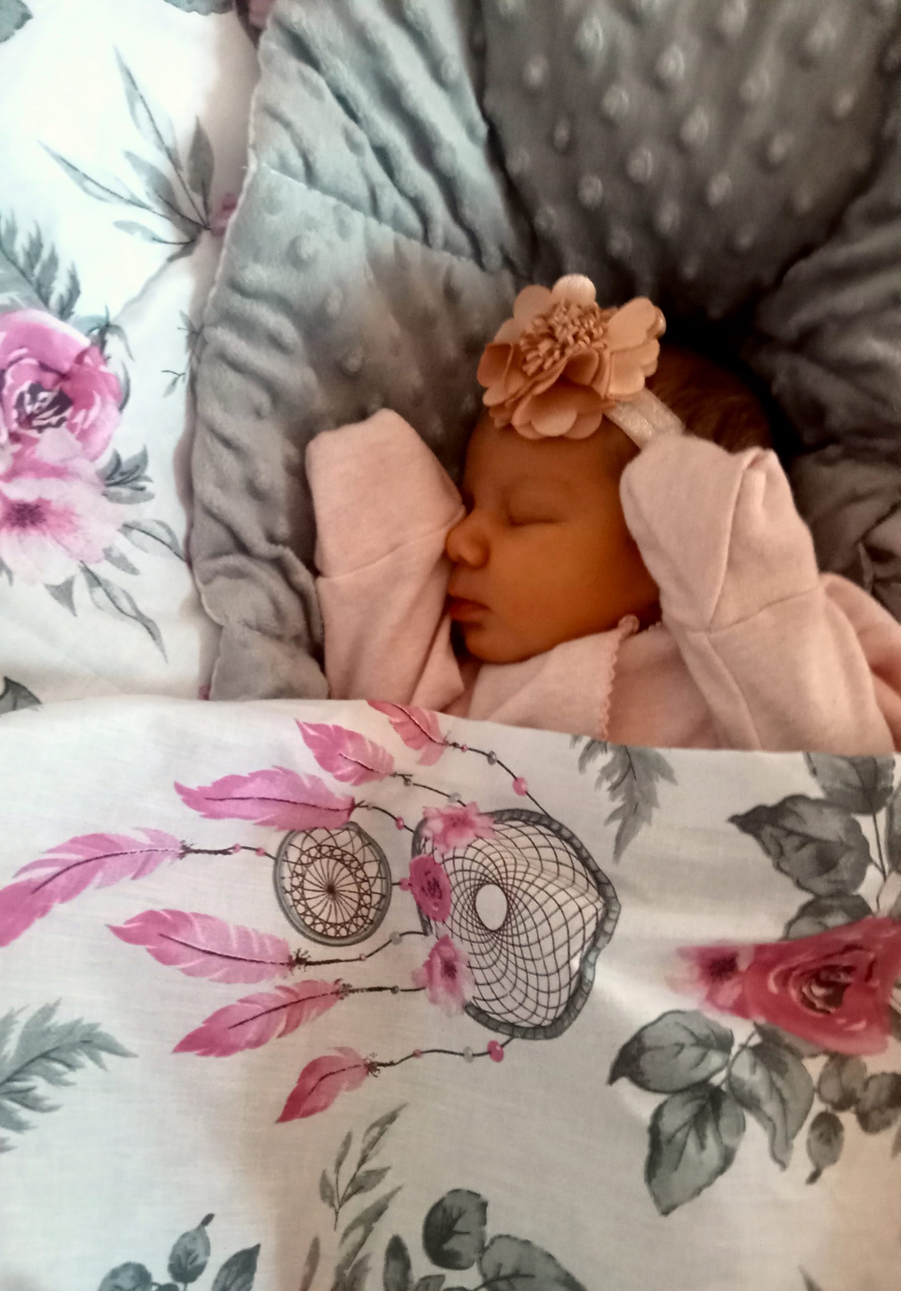 Zdjęcie Mai noworodka, pierwsze dziecko, które przyszło na świat w 2022 roku w Gminie Brzozów.