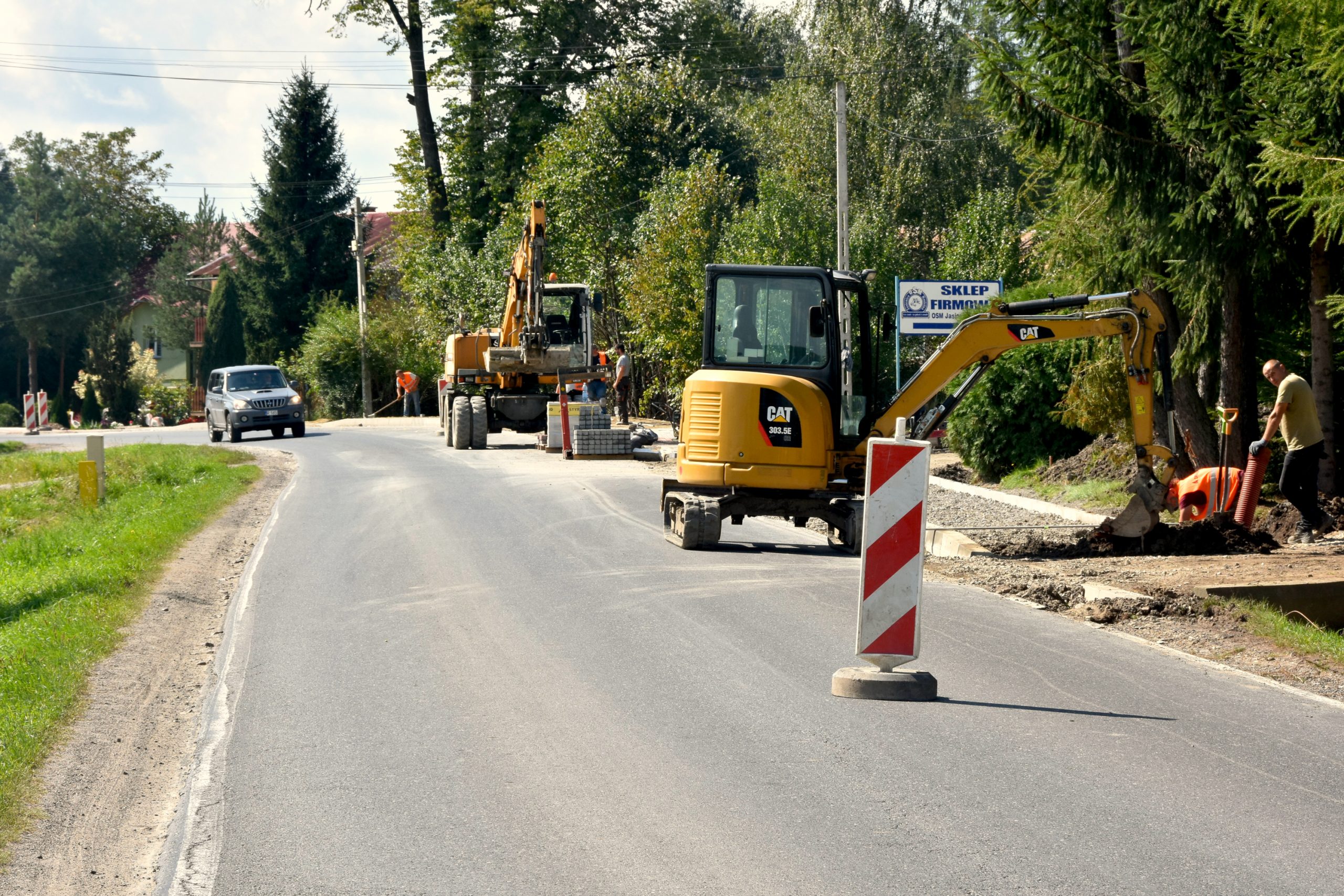Zdjęcie chodnika w Humniskach w trakcie remontu