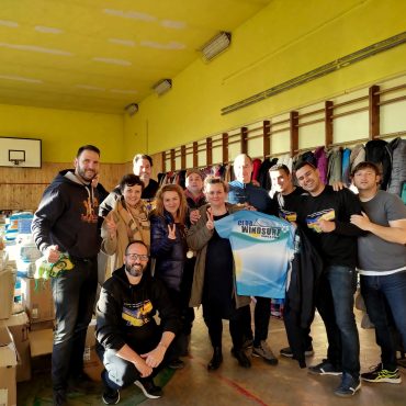 Zdjęcie grupowe policjantów z star spain international police exchange razem z osobami z Gminy Brzozów