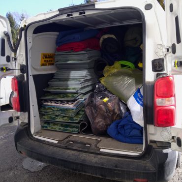 Bus załadowany darami dla Ukrainy