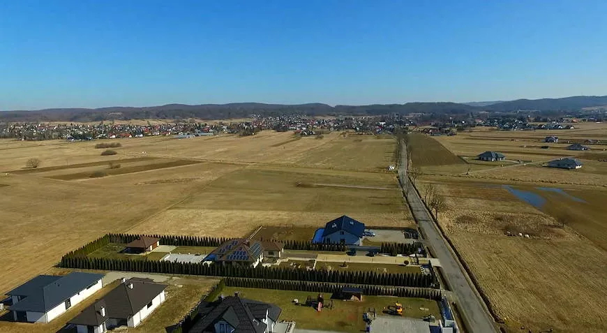 Widok z drona na remontowaną drogę