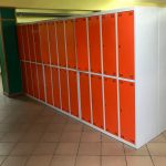 Zdjęcie przedstawia nowe szafki szkolne