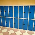 Zdjęcie przedstawia nowe szafki szkolne