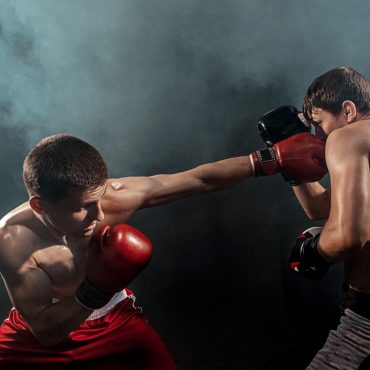 dwoje pięściarzy walczy w boksie olimpijskim