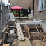 Prace remontowe przy budowie widny dla niepełnopsrawnych.