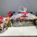 Prezent w fomie słodyczy zapakowany.